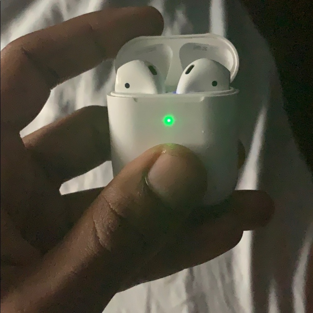 Airpods second generation(no charger)